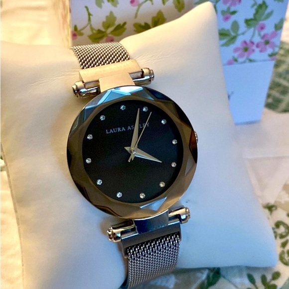 🛍️CLASSIC 🛍️ STAINLESS STEEL MAGNET 🧲 CLOSURE WATCH JAPANESE MOVEMENT - Picture 3 of 16